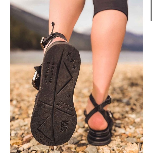 A.S. 98 Nyx Studded Sandals Size 7 NWT - Picture 3 of 16